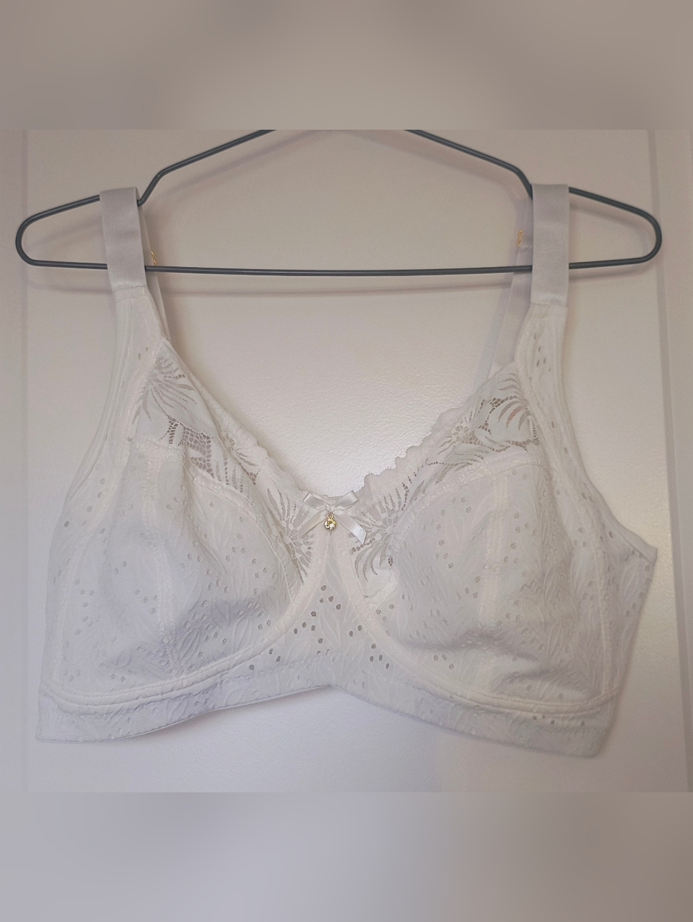 NWOT White Floral Lace Full Coverage Bra - Size 90F (40DDD/F)